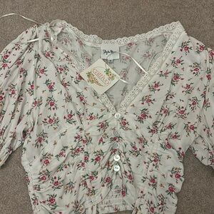 cropped lace trim flower short sleeve top from Cativo Boutique